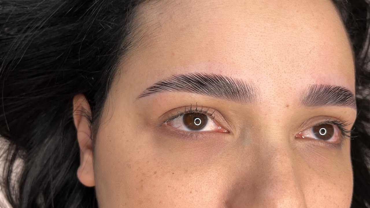 Resultado de Brow Lamination com fios alinhados